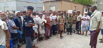 العاصفه نيوز اخبار اليمن الان عمال الجمعية التعاونية ينفذون احتجاجية اخبار اليمن الان الحدث اليوم عاجل العاصفه نيوز