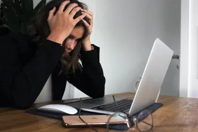 سبق اخبار اليمن الان البكاء العمل لمشاعر الموظفين والقوة اخبار اليمن الان الحدث اليوم عاجل سبق