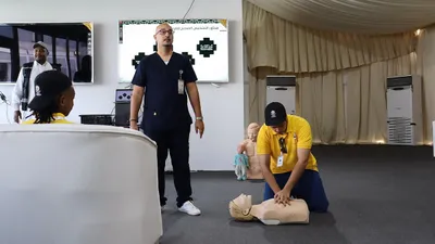 سبق اخبار اليمن الان الإسعافات الأولية لمرشدي حافلات الحجيج اخبار اليمن الان الحدث اليوم عاجل سبق