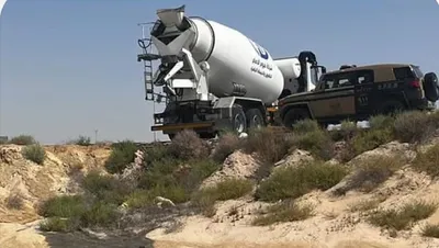 الجيل اخبار اليمن الان لتلويثه البيئة بتفريغ خرسانية الملكية اخبار اليمن الان الحدث اليوم عاجل الجيل