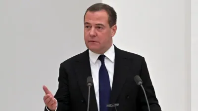 سبق اخبار اليمن الان ميدفيديف تعبثوا بالحرب العالمية الثالثة اخبار اليمن الان الحدث اليوم عاجل سبق