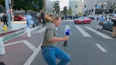 cnn عربي اخبار اليمن الان الشرطي مراسلة أمريكية احتجاجات أنجلوس اخبار اليمن الان الحدث اليوم عاجل cnn عربي