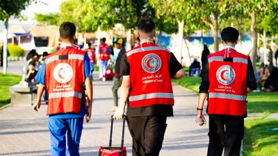 سبق اخبار اليمن الان ومتطوعة يدعمون الهلال الأحمر الإسعافية اخبار اليمن الان الحدث اليوم عاجل سبق