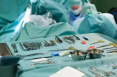 سبق اخبار اليمن الان تدخل جراحي دقيق البصر لمريض اخبار اليمن الان الحدث اليوم عاجل سبق