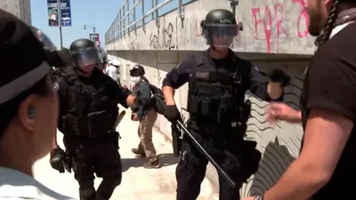 cnn عربي اخبار اليمن الان ألمسك لحظات متوترة أنجلوس الاحتجاجات اخبار اليمن الان الحدث اليوم عاجل cnn عربي