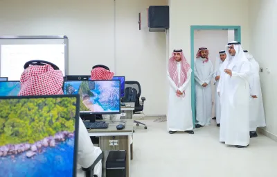 سبق اخبار اليمن الان بجولات ميدانية الكليات وإلتقى بمنسوبيها اخبار اليمن الان الحدث اليوم عاجل سبق