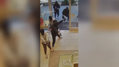 cnn عربي اخبار اليمن الان لحظة مسلحين مجوهرات بقيمة كاليفورنيا اخبار اليمن الان الحدث اليوم عاجل cnn عربي