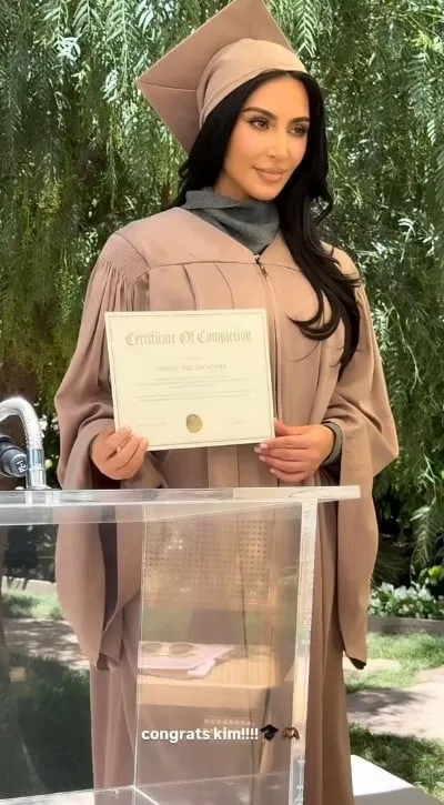 اليوم السابع اخبار اليمن الان كارداشيان التخرج احتفالا دراستها للقانون اخبار اليمن الان الحدث اليوم عاجل اليوم السابع